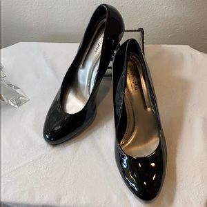 Comfort Plus by Predictions black dress heels